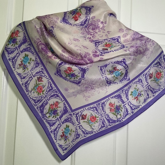 Honey Vintage Silk Scarf - Picture 3 of 16